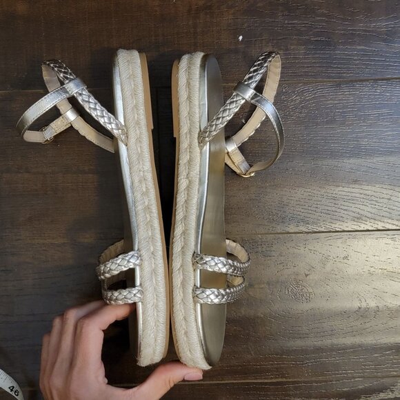 NEW Stuart Weitzman Mykonos Sandals Womens 9.5 Metallic Gold Bohemian Designer - Picture 6 of 9